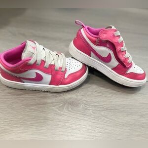 Nike Jordan 1 Low Alt Fire Pink/White/Iris Whisper shoes